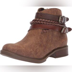 Stylish Brown Ankle Boots with Braided Accent